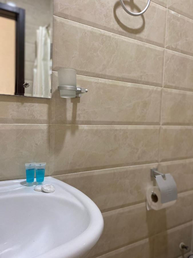 Hotel Saburtalo Roni Tbilisi Ngoại thất bức ảnh